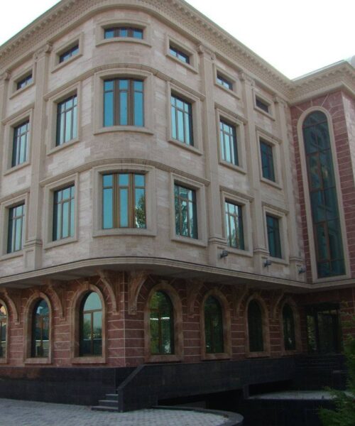 Travertin sur la façade (1)