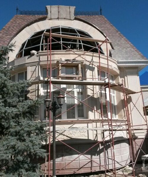 Travertin sur la façade (5)