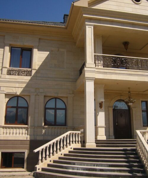 Travertin sur la façade (6)