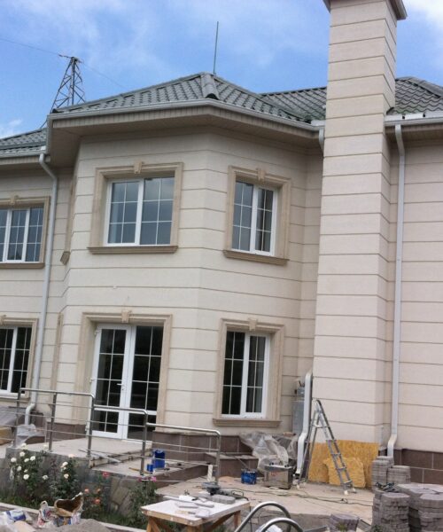 Travertin sur la façade (7)